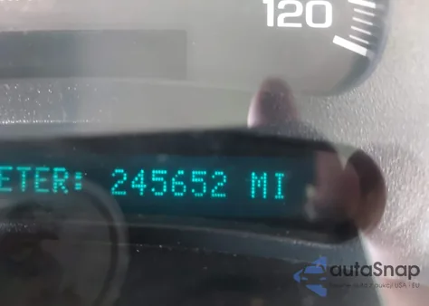 2005 Chevrolet Suburban 1500 Ls из США, поврежденный, VIN 3GNEC16ZX5G251160